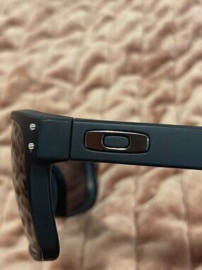 Men's Oakley Sunglasses - Brand New Never Used.